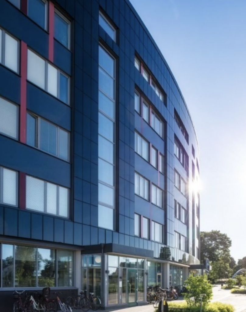 Contacto energía solar BIPV en arquitectura