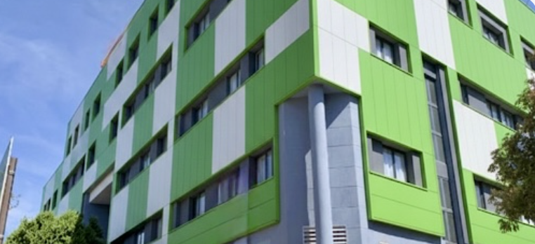 Fachada Verde Blanca Barcelona